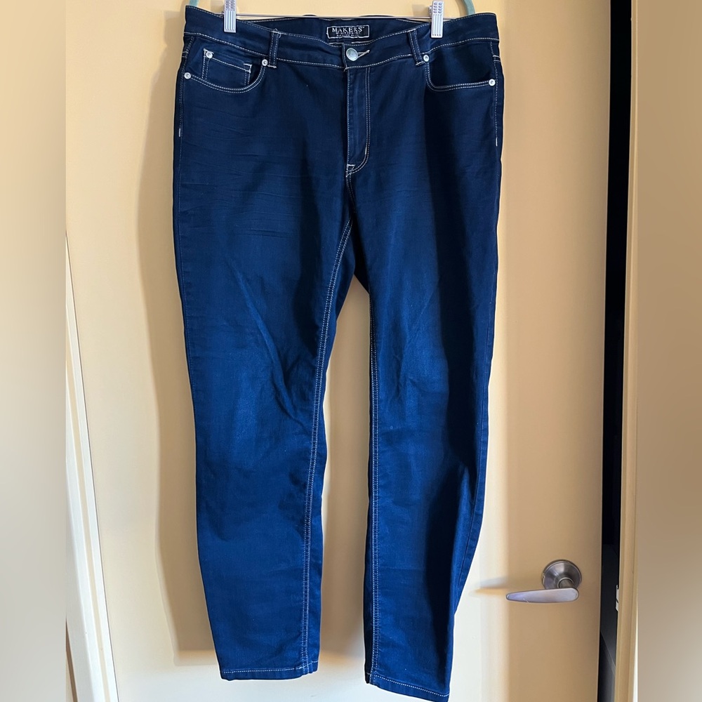 Makers of true originals women’s medium dark wash jeans size 12